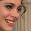 TINI STOESSEL  SOLIDARIA